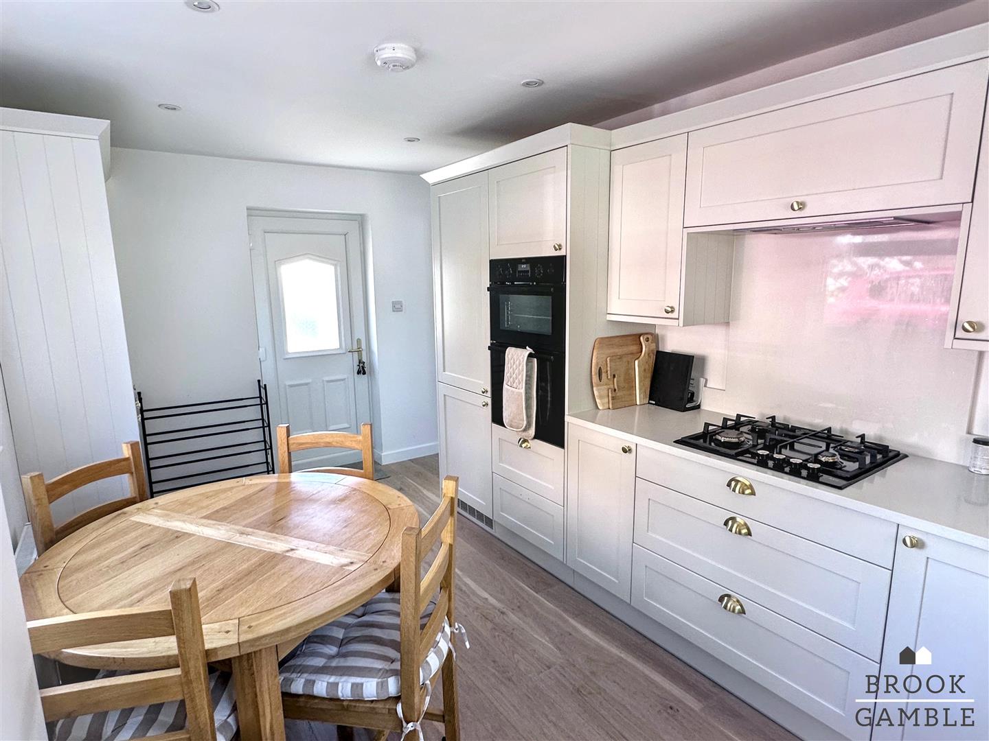 3 Bedroom House. Abbey Road in Eastbourne,  8